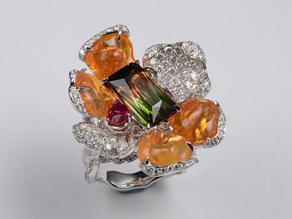 Beautimaker fine arts jewelry 千代珠寶 專業珠寶設計與製造工廠 千代傳珍寶 珍寶傳千代 戒指,胸針,墬子 - 花舞蝶生